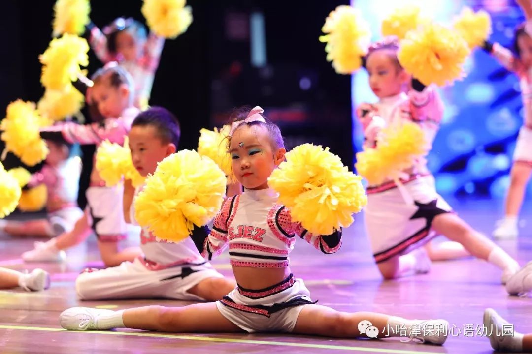 活力四溢幼儿开场舞，启幕艺术精彩瞬间